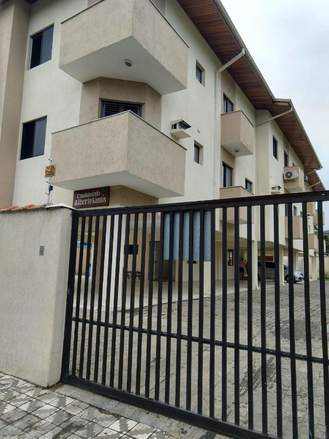 Apartamento Ubatuba, Itagua, Bem Localizado, Duas Vagas De Garagem Exterior photo